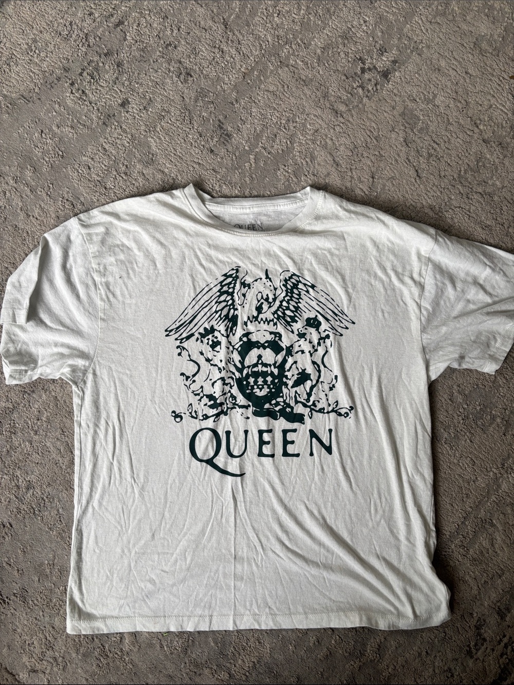 QUEEN White Graphic Short-Sleeve Tee
